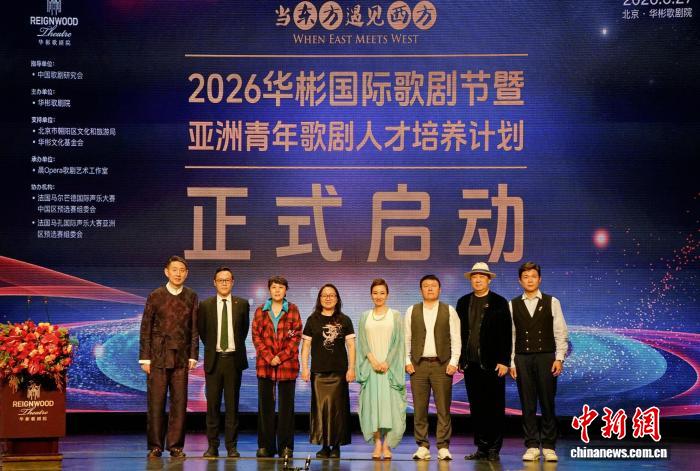 深度解析：足球战术演变 - 华体会体育